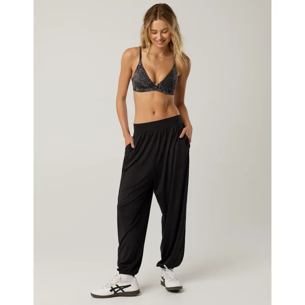 OFFLINE By Aerie The Hugger Go With The Flow Baggy Jogger - True Black